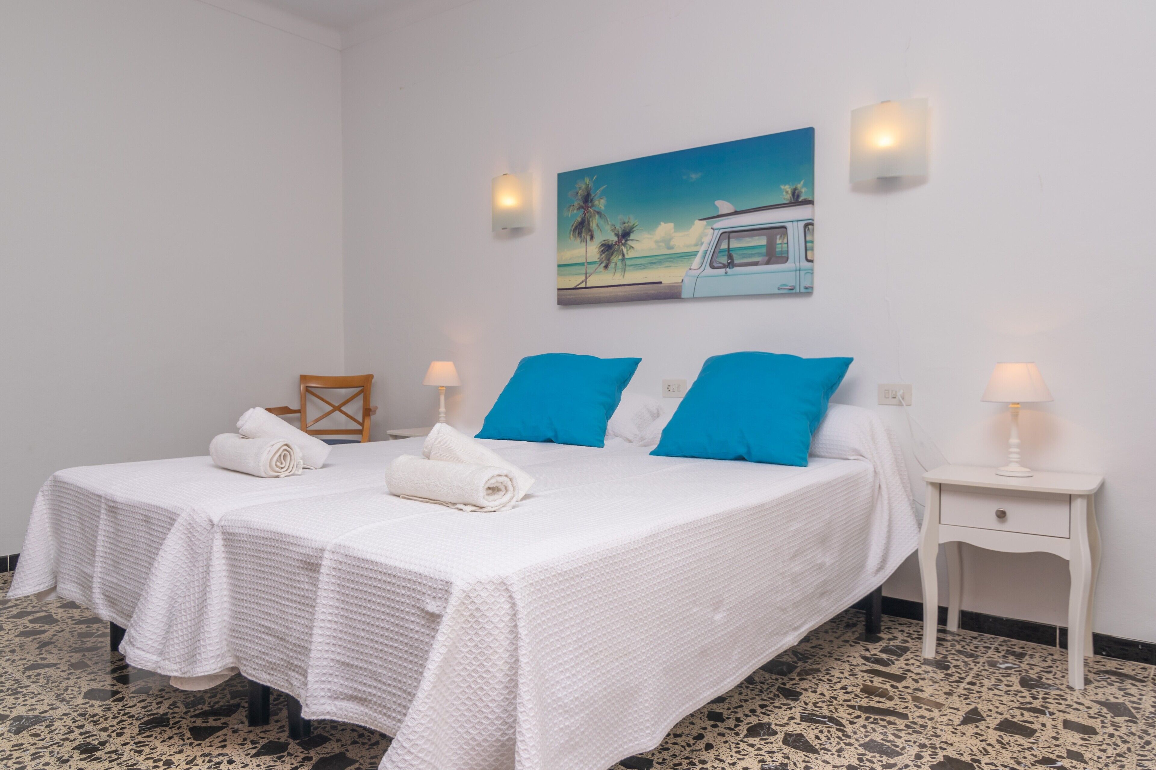 3 slaapkamers, een strijkplank/strijkijzer, gratis wifi, beddengoed