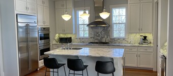 Downtown home.  Walk to square and campus!