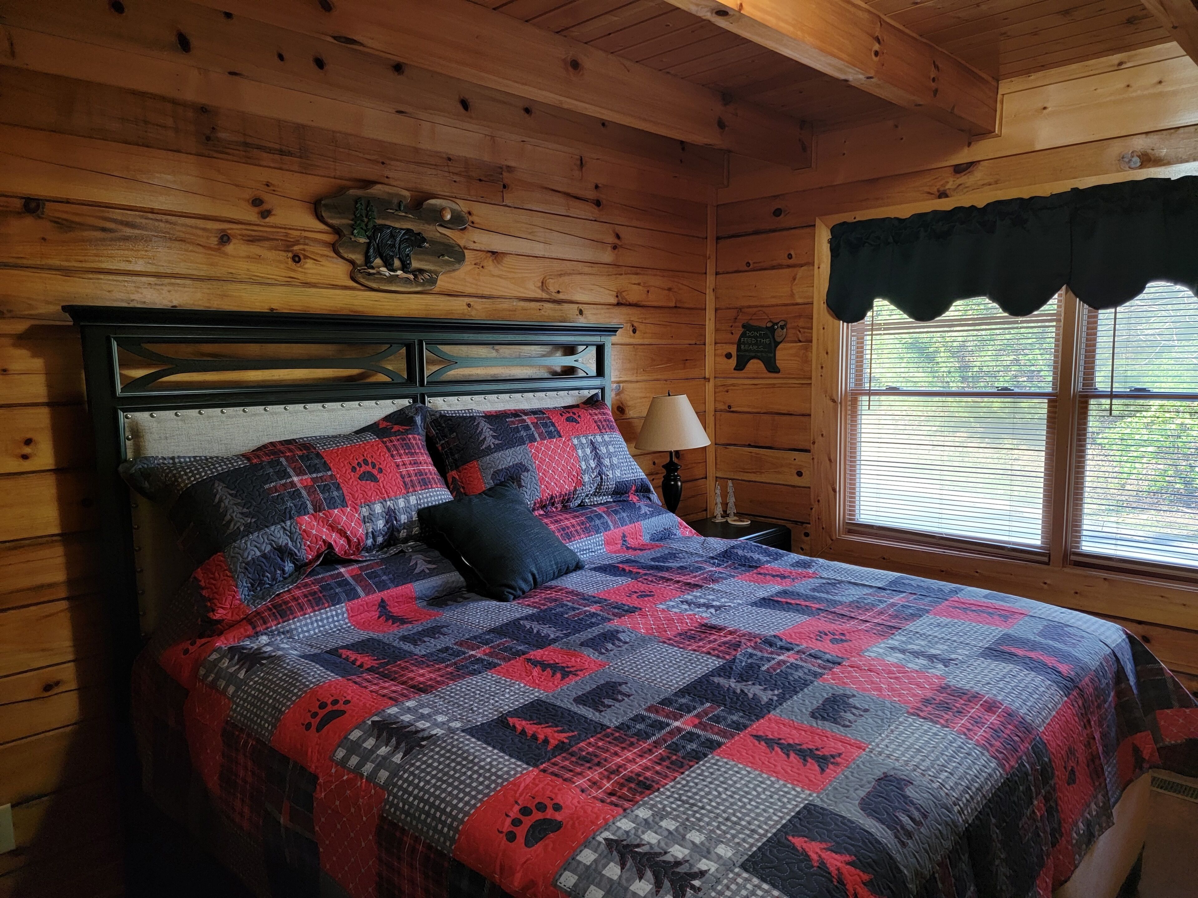 First Time on Market!!! Family Friendly, Mountain Views and close to attractions