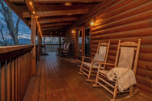 Property grounds - Smoky Mountains Cabin w/ Hot Tub + Arcade – Pigeon Forge Area! (Sevierville)