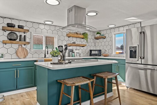 Trendy & Modern. Furry Friends welcome!