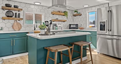 Trendy & Modern. Furry Friends welcome!