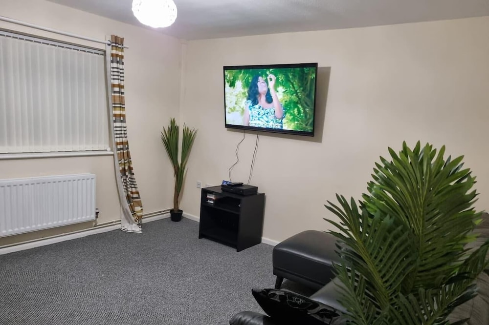 Nice Residential Within Easy Reach To Town