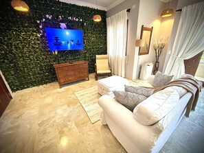 Smart-tv, tv-spel, böcker och en stereo