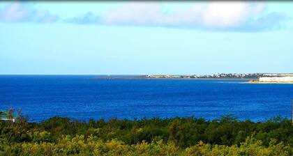 Spectacular home - 5 mins walk to beach, modern, comfortable, clean and spacious