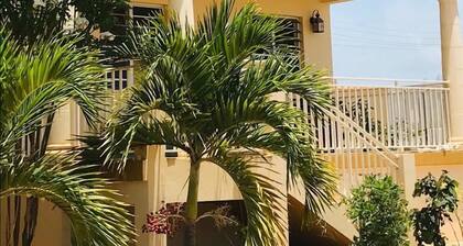 Spectacular home - 5 mins walk to beach, modern, comfortable, clean and spacious