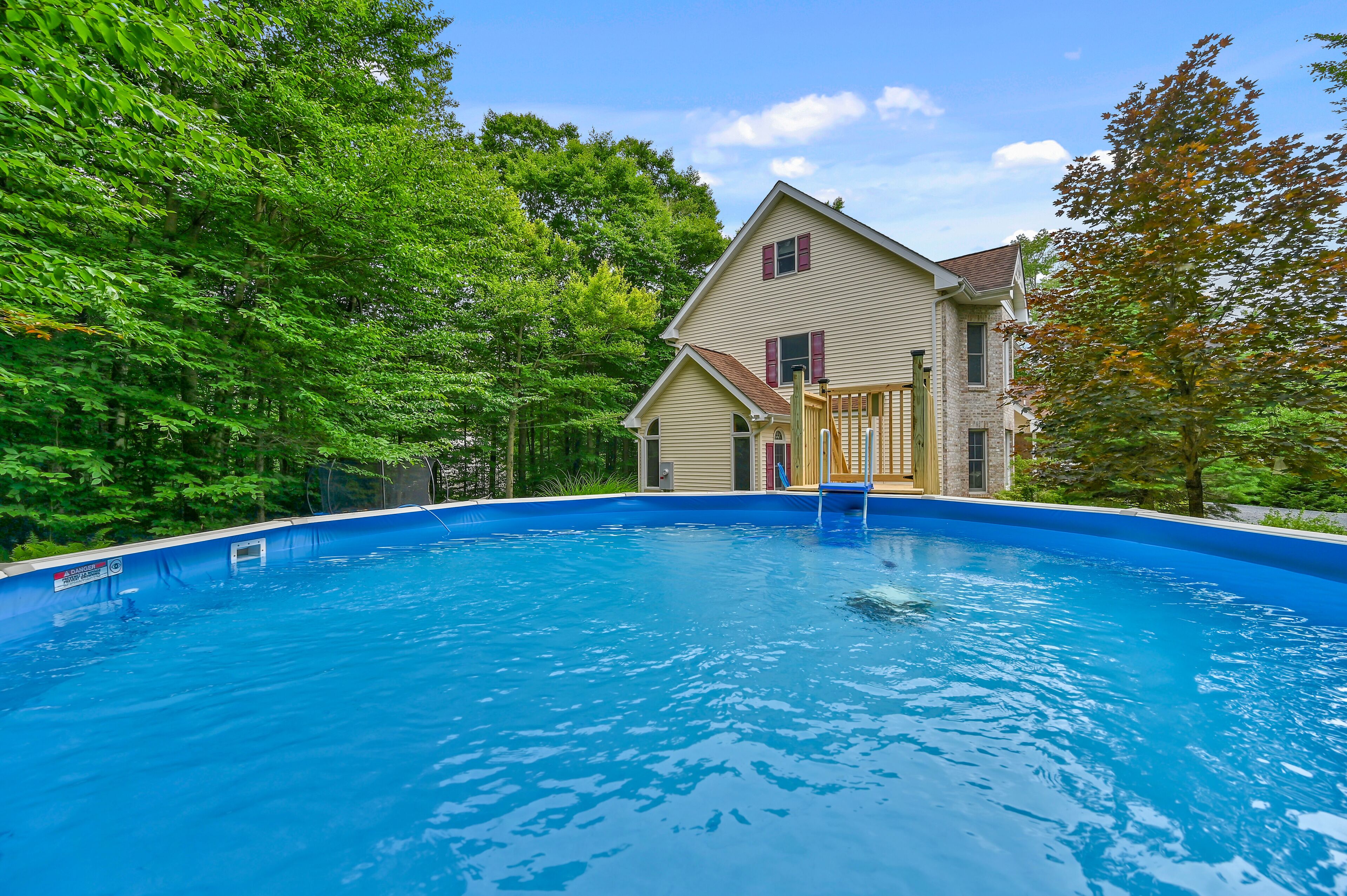 Charming house with hot tub, playroom , piano 