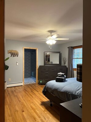 Silitysrauta/-lauta, Wi-Fi, vuodevaatteet