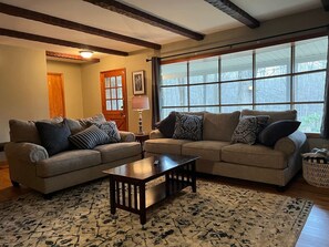 Televisión y chimenea 