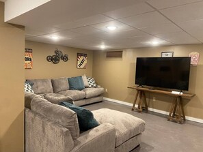 Télévision, cheminée