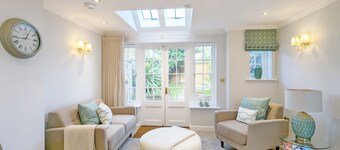 St Pancras - Chichester  -  a town house that sleeps 6 guests  in 3 bedrooms