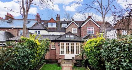 St Pancras - Chichester - a town house that sleeps 6 guests in 3 bedrooms