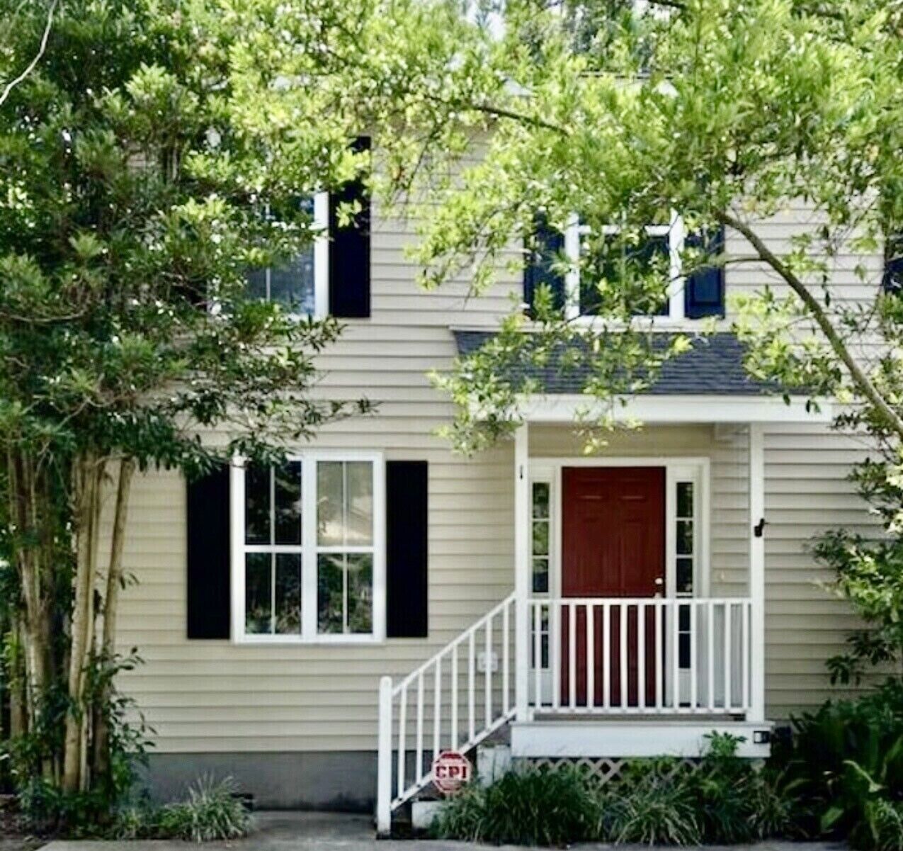 Charming full home minutes from Folly Beach & Downtown