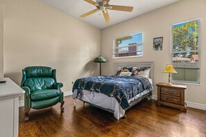 3 bedrooms, desk, iron/ironing board, free WiFi
