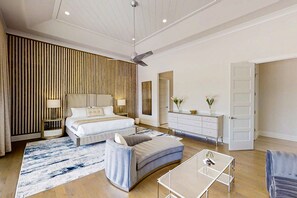 6 slaapkamers, een bureau, een strijkplank/strijkijzer, wifi