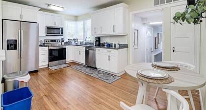 Boho Bungalow 3br, Steps from Swan Lake Morton