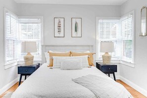 3 habitaciones, escritorio, tabla de planchar con plancha y wifi gratis 