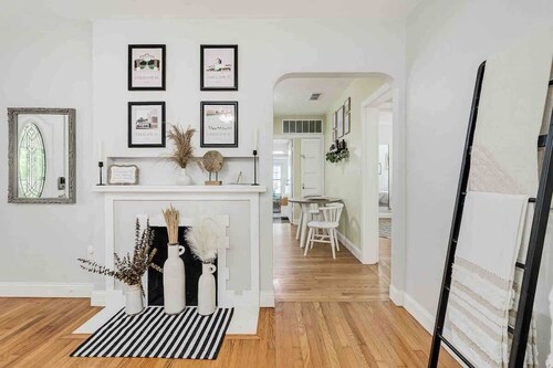 Historic BoHo Bungalow | Walk to Swan Lake