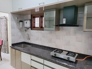 Private kitchen - Nice North-East corner apartment with very good privacy and ample parking place (Bengaluru)