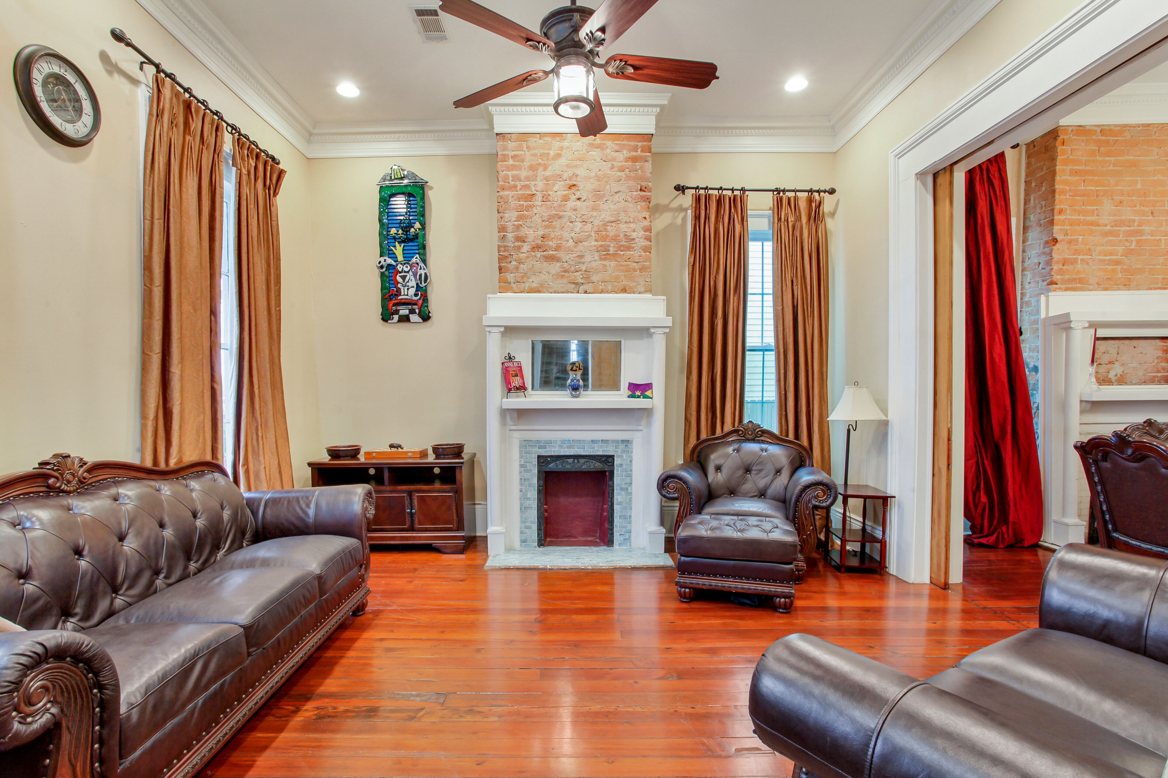 Dog-friendly home with fast WiFi, central air conditioning & washer/dryer