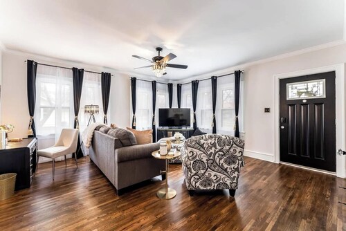 Roaring Riverside - Art Deco Luxe - 2 Kings!