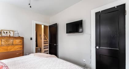 Roaring Riverside - Art Deco Luxe - 2 Kings!