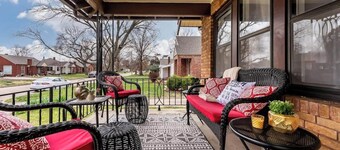 Roaring Riverside - Art Deco Luxe - 2 Kings!