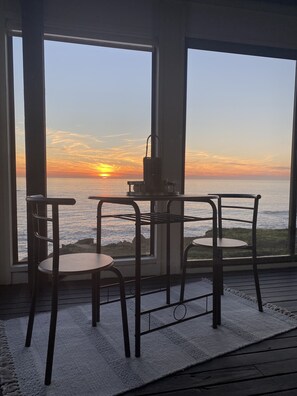 Dining - Oceanfront Oasis, Sunsets & Crashing Waves (Moss Beach)