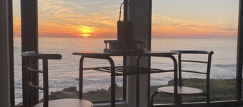 Oceanfront Oasis, Sunsets & Crashing Waves