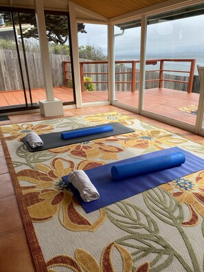 Interior - Oceanfront Oasis, Sunsets & Crashing Waves (Moss Beach)
