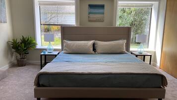 3 bedrooms, desk, iron/ironing board, travel crib