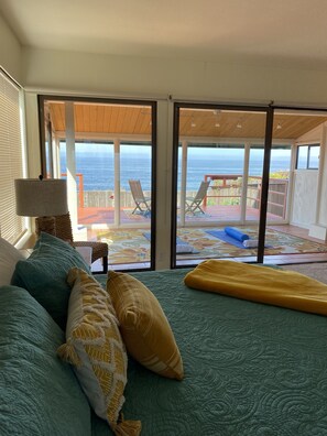 3 bedrooms, desk, iron/ironing board, travel cot - Oceanfront Oasis, Sunsets & Crashing Waves (Moss Beach)
