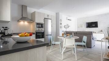 Fridge, microwave, oven, coffee/tea maker