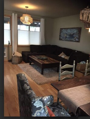 Fireplace - Private Relaxing Waterfront Retreat Close to Eugene (Veneta)