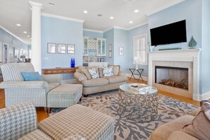 TV - Wicker Cottage, 7 Bedroom Oceanfront Luxury Home with Private Pool (North Myrtle Beach)