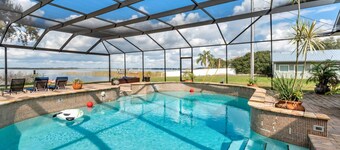 Luxury Lakefront | Heated Salt Pool, Dock & Kayaks | Home Theatre & EV Charger | Near Theme Parks