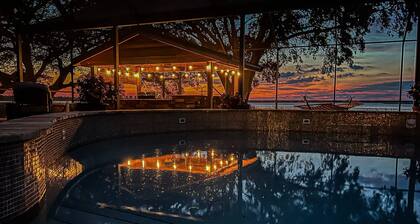 Luxury Lakefront | Heated Salt Pool, Dock & Kayaks | Home Theatre & EV Charger | Near Theme Parks