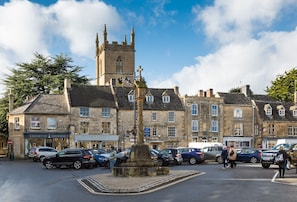 Point of interest - A wonderfully presented period property in the peaceful village of Lower Swell (Cheltenham, Glos)