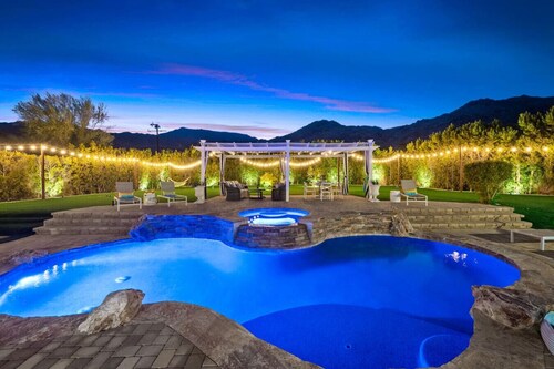 The Desert Castle with a Movie Theatre, golf, game room, sleeps 23