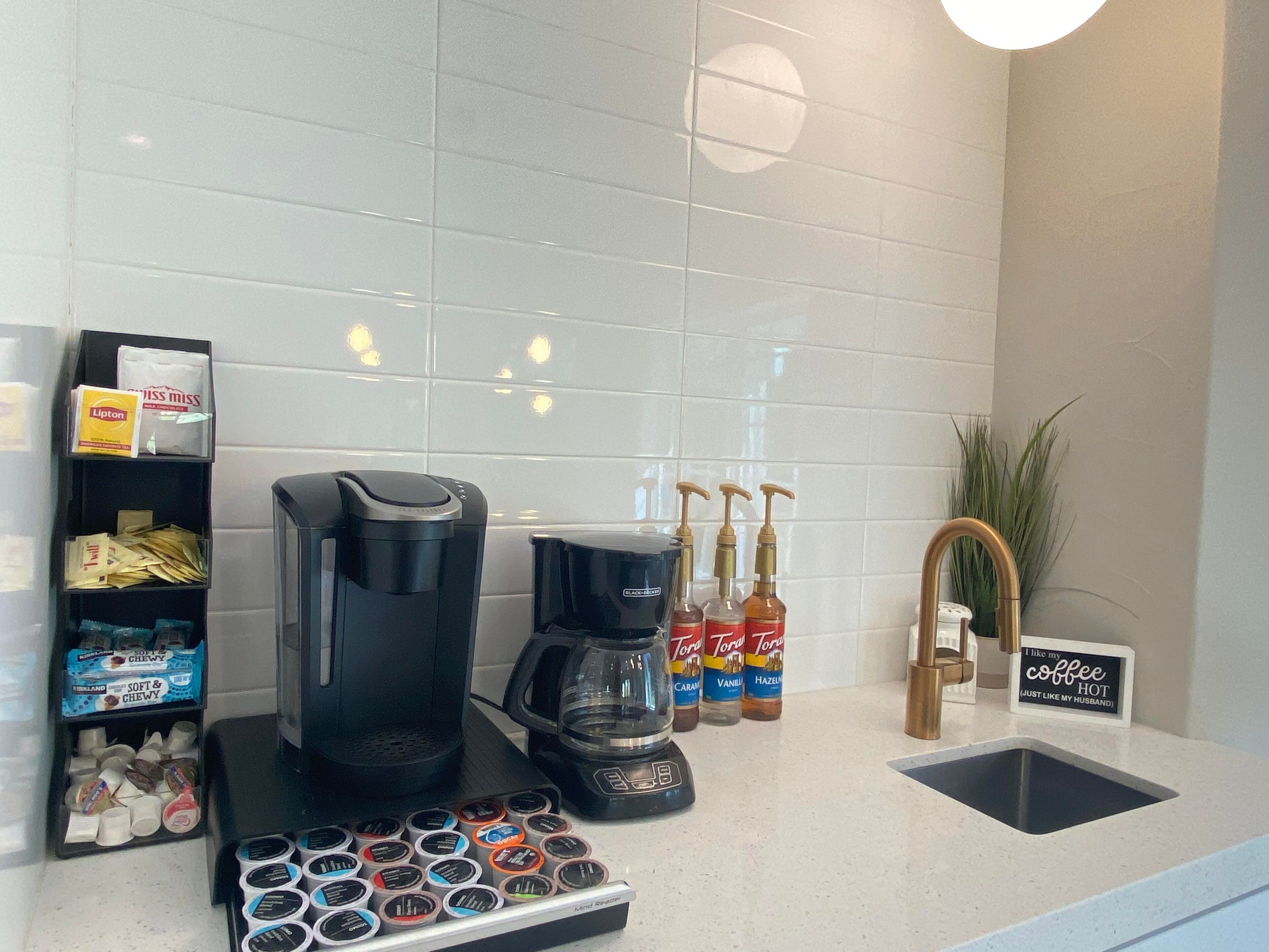 Desert Castle: 1 acre private estate, near Bighorn: Movie Theatre,Pool&Spa,Golf