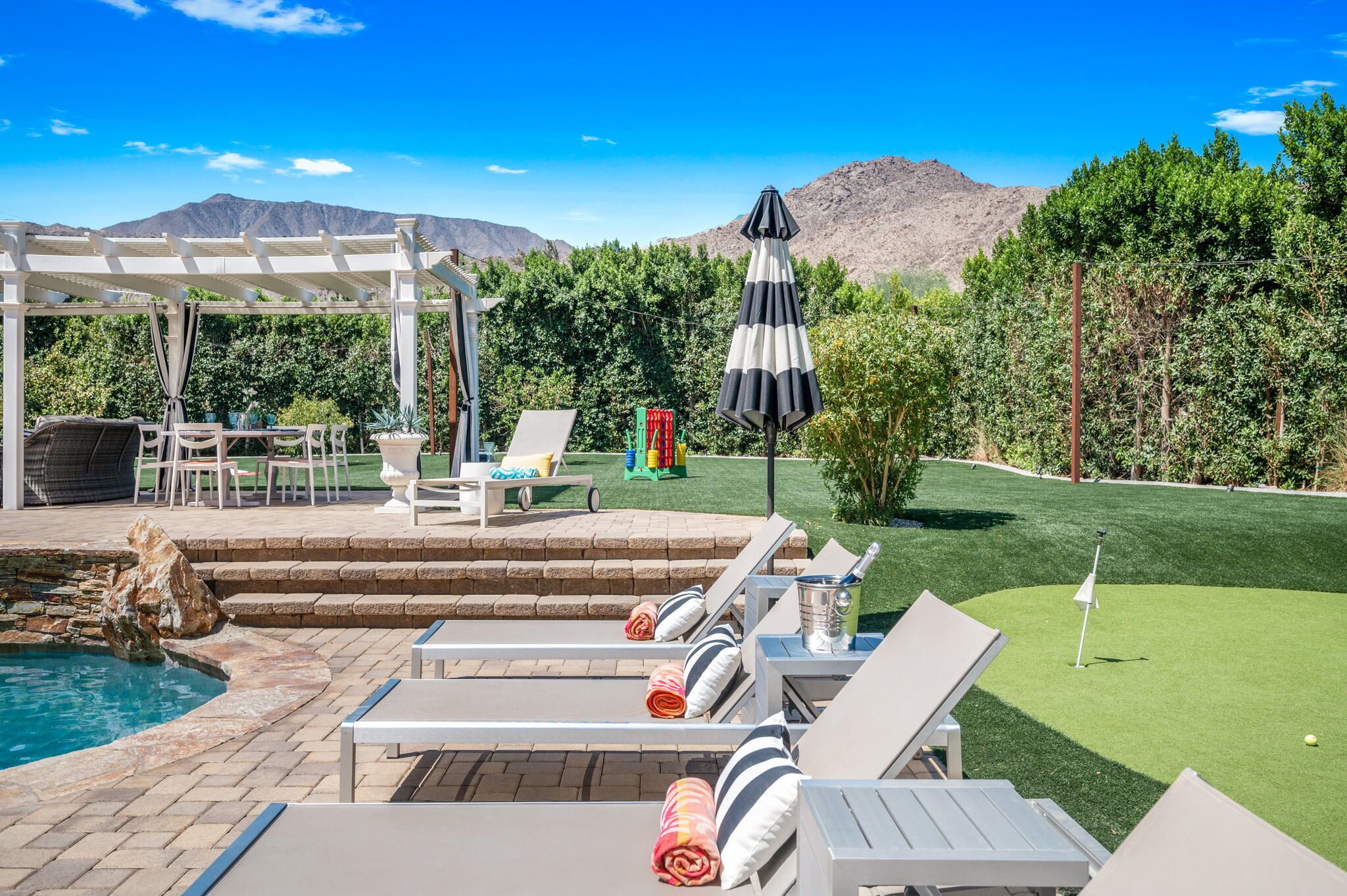 Desert Castle: 1 acre private estate, near Bighorn: Movie Theatre,Pool&Spa,Golf