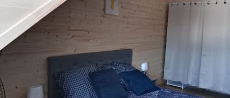 1 chambre, lit parapluie, Wi-Fi gratuit, draps fournis