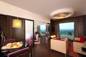 Minibar, in-room safe, soundproofing, free WiFi - Fortune Select SG Highway, Ahmedabad - Member ITC Hotels' Group (Ahmedabad)