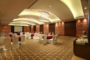 Banquet hall - Fortune Select SG Highway, Ahmedabad - Member ITC Hotels' Group (Ahmedabad)