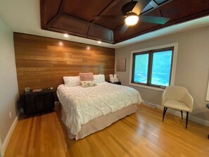 5 bedrooms, desk, iron/ironing board, free WiFi