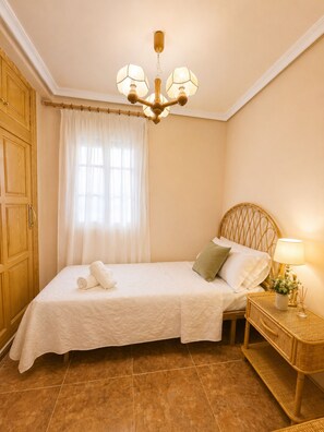 3 bedrooms, iron/ironing board, Internet, bed sheets