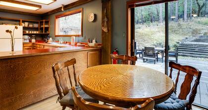 Peaceful Applegate River Valley Sanctuary!