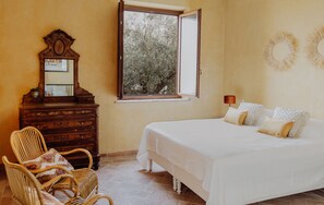 6 slaapkamers, een strijkplank/strijkijzer, wifi