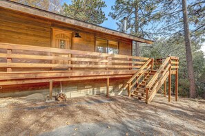 Exterior - Idyllwild Cabin w/ Deck & Tahquitz Peak Views (Idyllwild-Pine Cove)