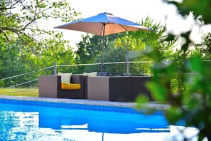 Outdoor pool - Beautiful Dordogne Rural Cottage (Manzac-sur-Vern)
